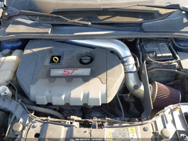 Ford Focus St Image 8