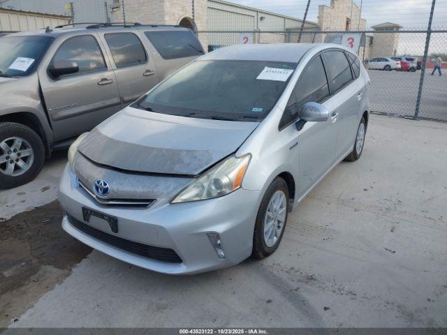 Toyota Prius v Two Image 13