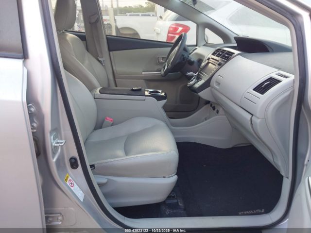 Toyota Prius v Two Image 14