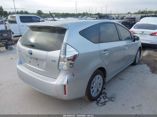Toyota Prius v Two Image 8