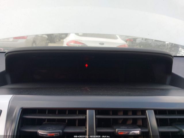 Toyota Prius v Two Image 12