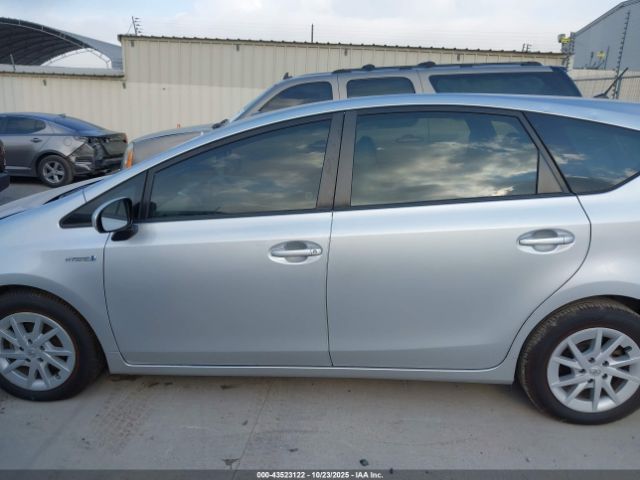 Toyota Prius v Two Image 5