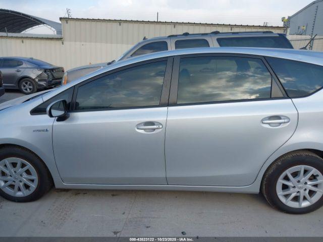 Toyota Prius v Two Image 5