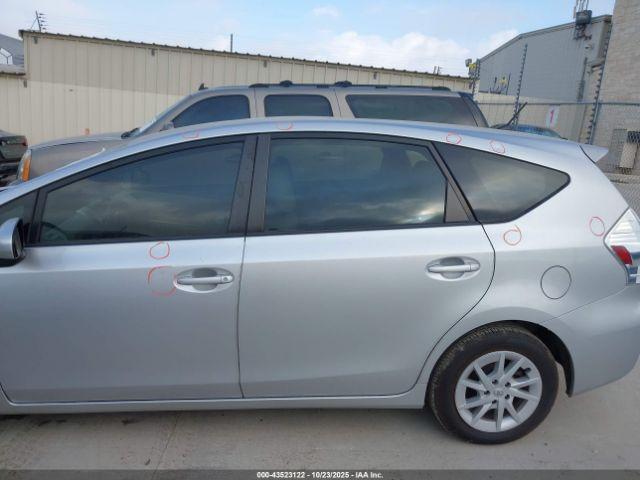 Toyota Prius v Two Image 16