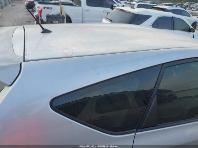 Toyota Prius v Two Image 10