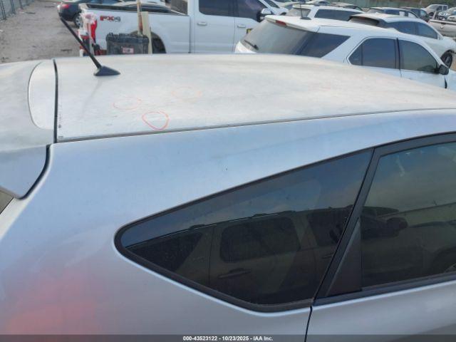 Toyota Prius v Two Image 10