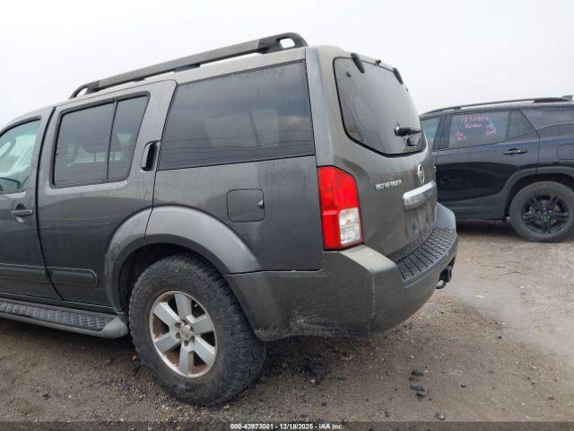 Nissan Pathfinder Se Image 9