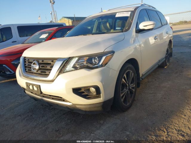 Nissan Pathfinder Platinum Image 2