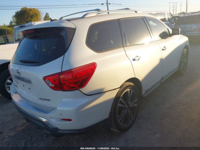 Nissan Pathfinder Platinum Image 3