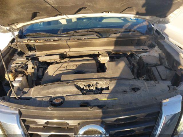 Nissan Pathfinder Platinum Image 16