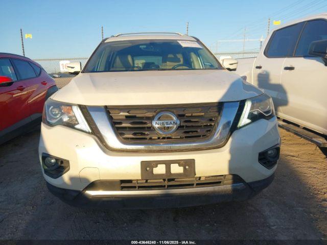 Nissan Pathfinder Platinum Image 9