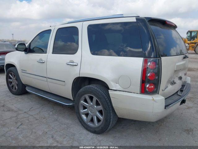 GMC Yukon Denali Image 4