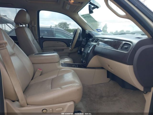 GMC Yukon Denali Image 6