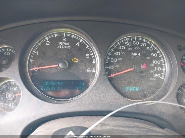 GMC Yukon Denali Image 10