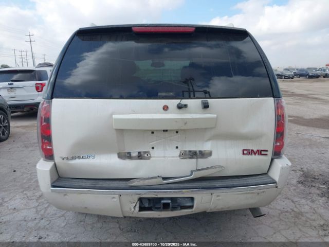 GMC Yukon Denali Image 2