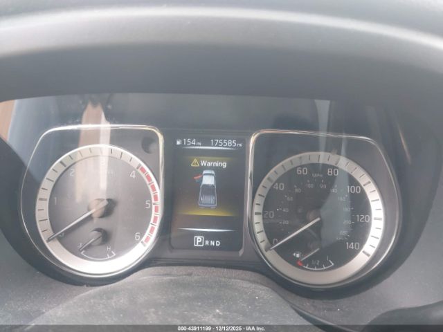 Nissan Titan Platinum Reserve Diesel Image 3