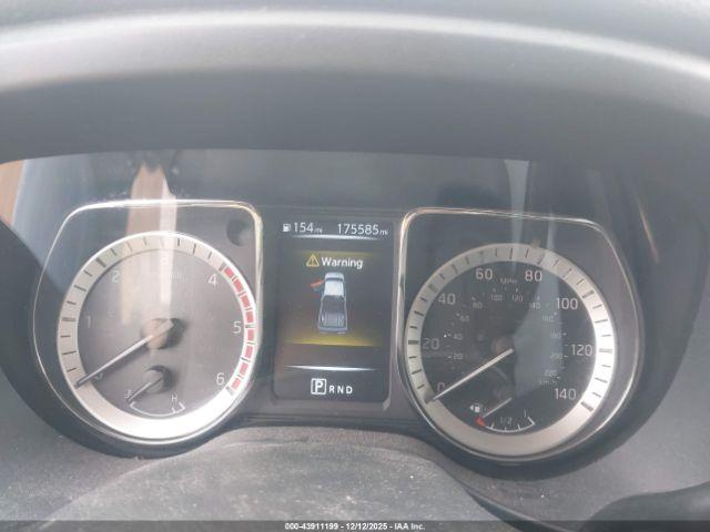 Nissan Titan Platinum Reserve Diesel Image 3