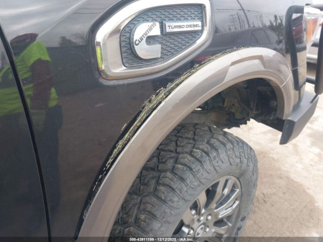 Nissan Titan Platinum Reserve Diesel Image 13