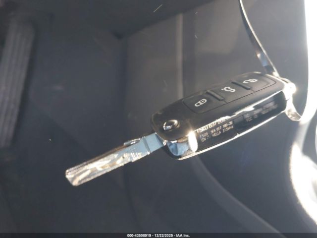 Volkswagen Beetle 1.8t Fleet Edition Image 10