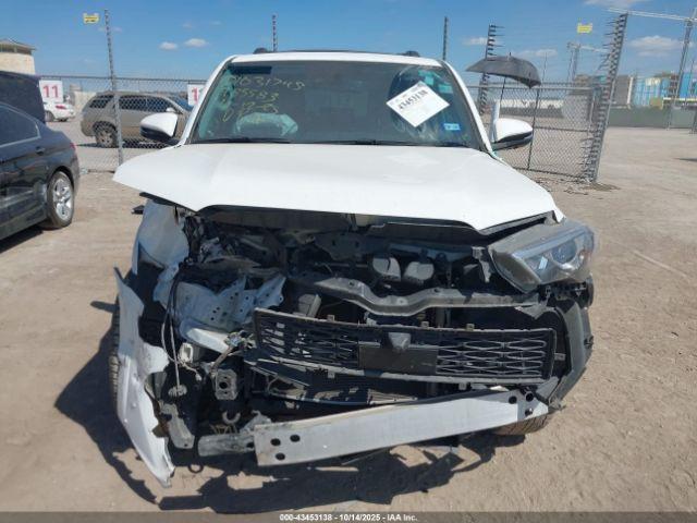 Toyota 4Runner Sr5 Premium Image 13