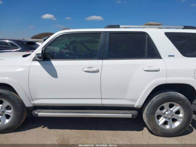 Toyota 4Runner Sr5 Premium Image 2