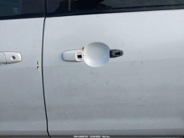 Mazda Mazda5 Sport Image 2