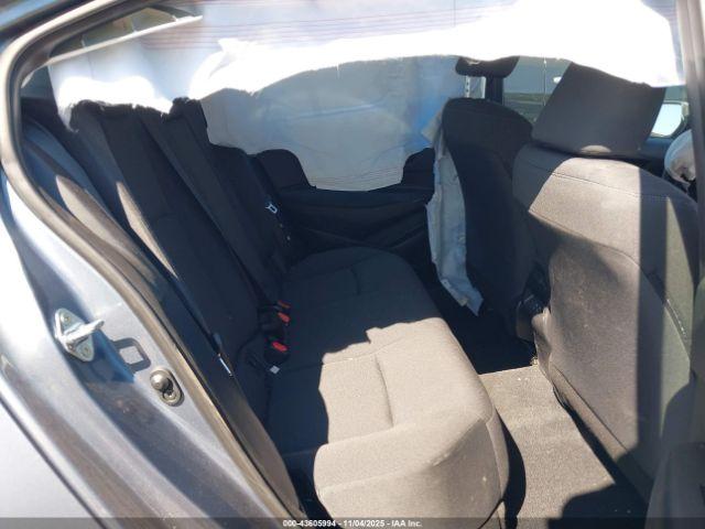 Toyota Corolla Le Image 9