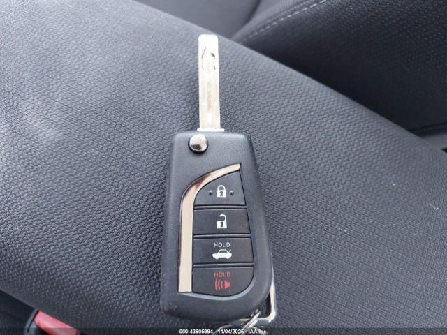 Toyota Corolla Le Image 8