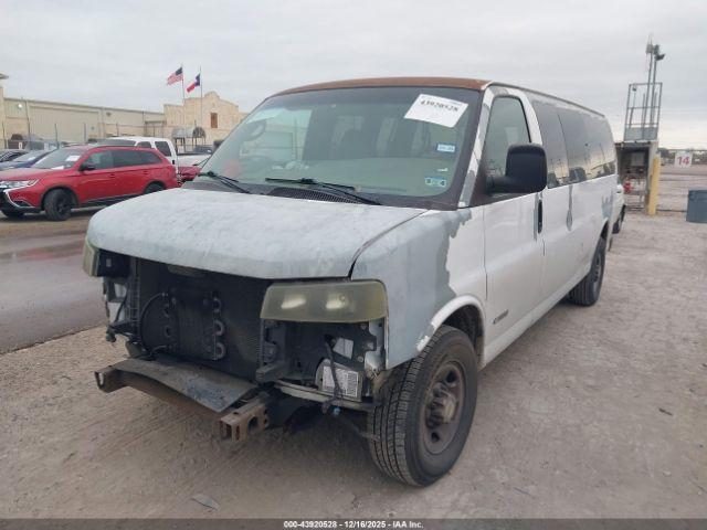Chevrolet Express Image 3