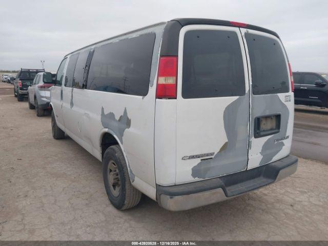 Chevrolet Express Image 4
