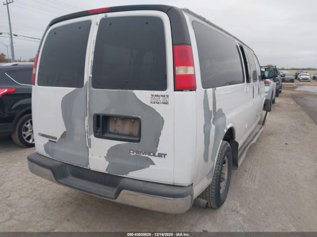 Chevrolet Express Image 2