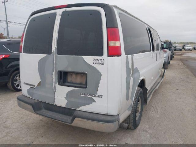 Chevrolet Express Image 2