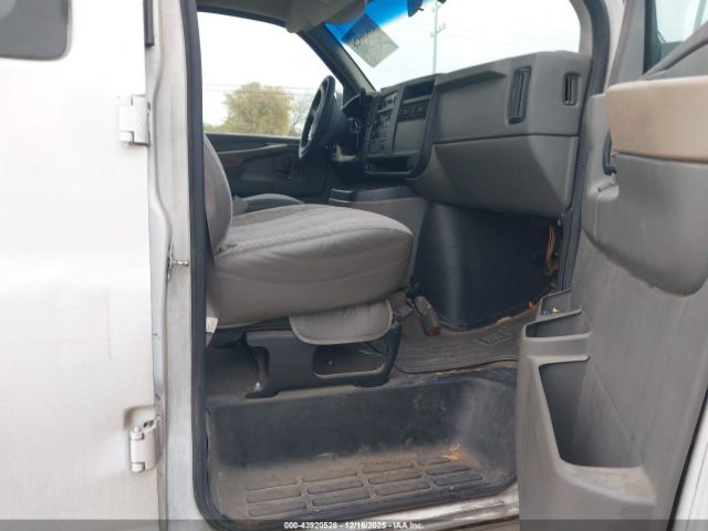 Chevrolet Express Image 5