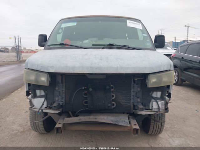 Chevrolet Express Image 9