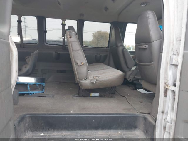 Chevrolet Express Image 15