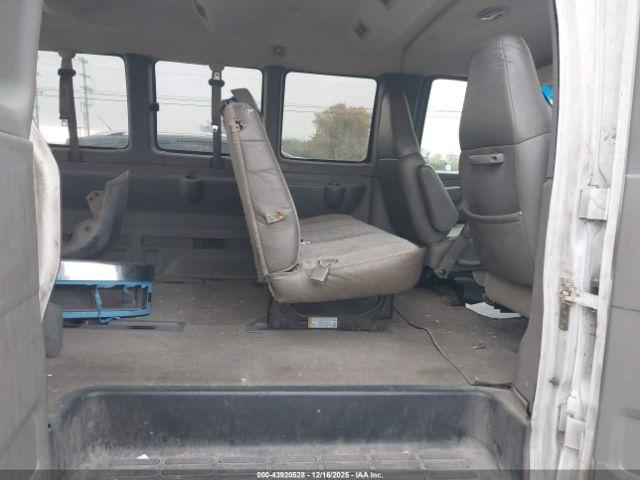 Chevrolet Express Image 15