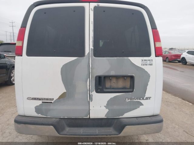 Chevrolet Express Image 14
