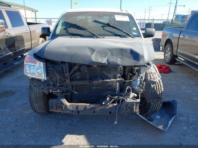 Nissan Titan Sv Image 8