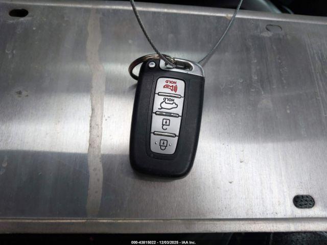 Hyundai VELOSTER Turbo Image 12