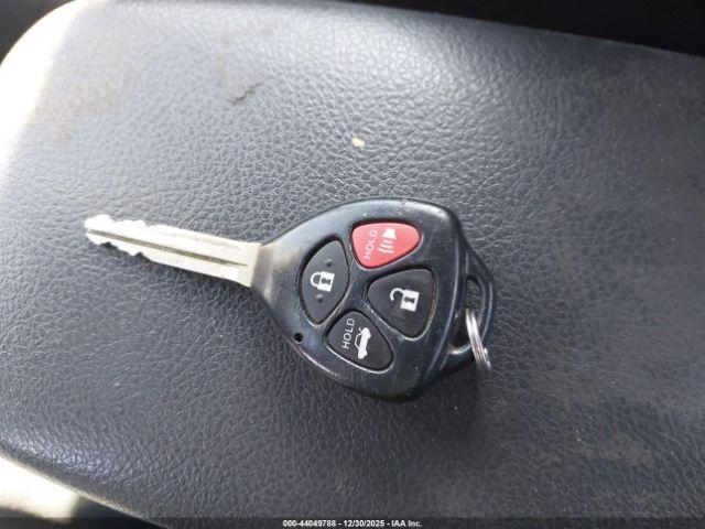 Toyota Corolla S Image 8