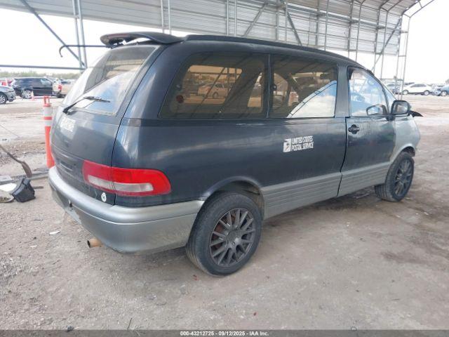 Toyota Previa Image 3