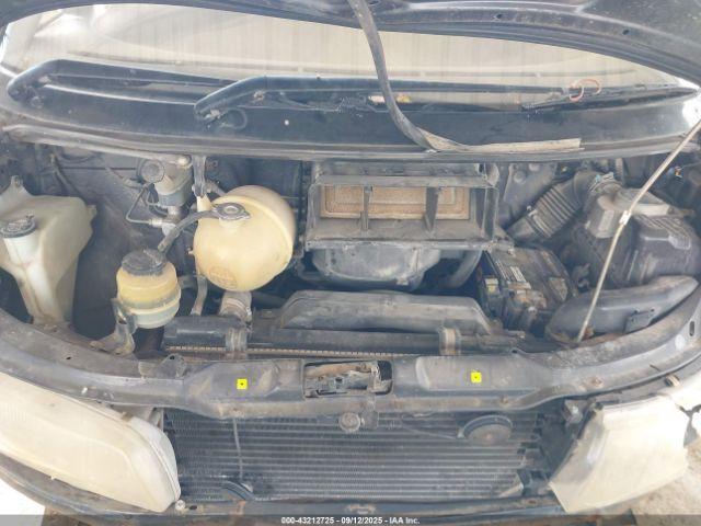 Toyota Previa Image 13