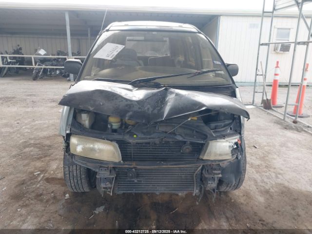 Toyota Previa Image 2