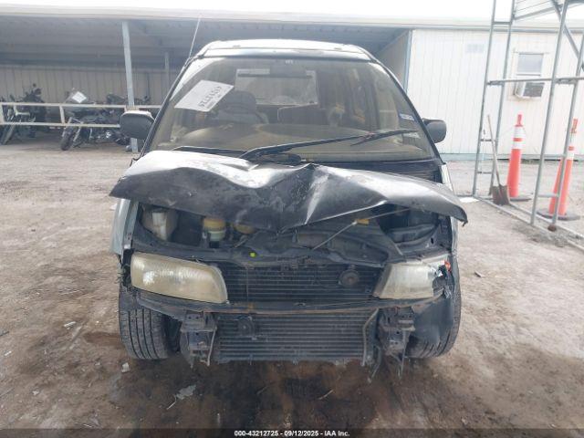 Toyota Previa Image 2