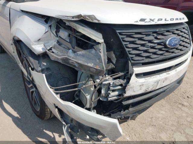 Ford Explorer Sport Image 4