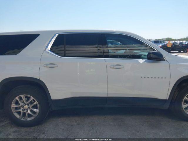 Chevrolet Traverse Ls Image 16