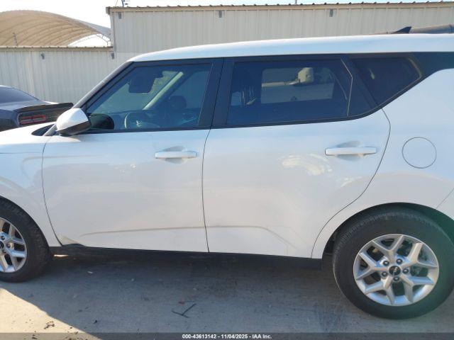 Kia Soul Lx Image 12