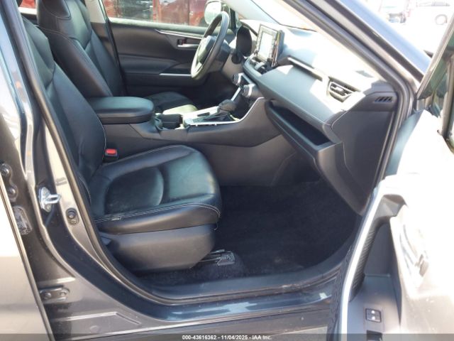 Toyota RAV4 Xle Image 16