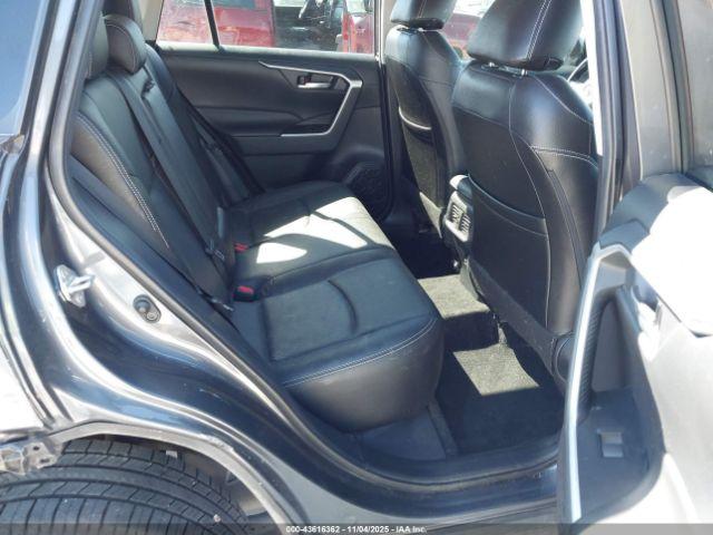 Toyota RAV4 Xle Image 8