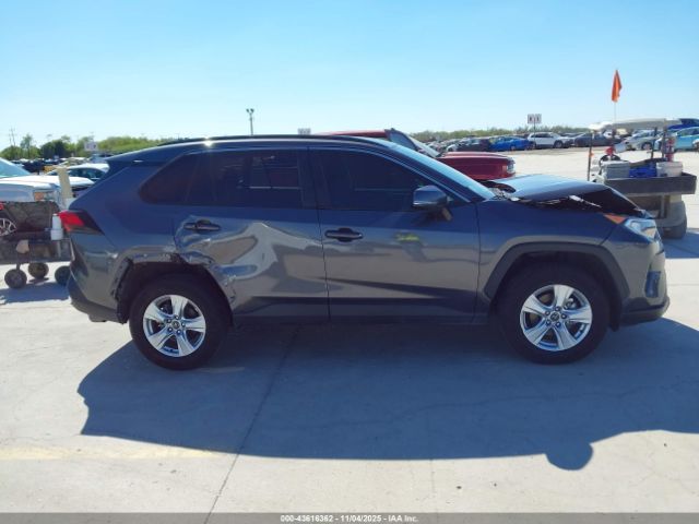 Toyota RAV4 Xle Image 9